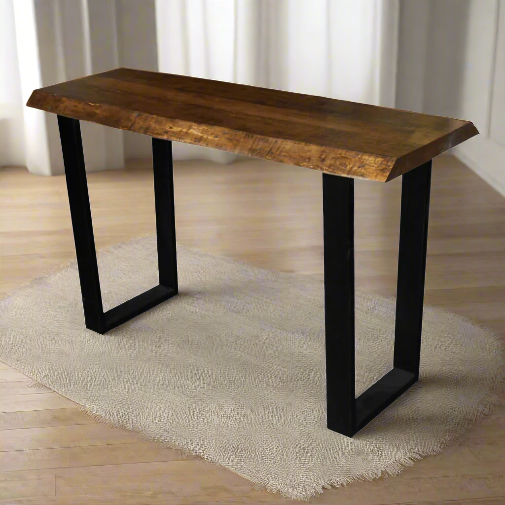 Table basse Bogart avec plateau en bois massif et base en métal