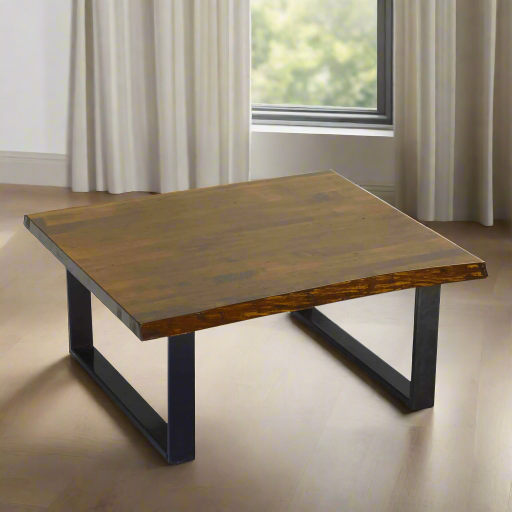 Table basse Bogart avec plateau en bois massif et base en métal